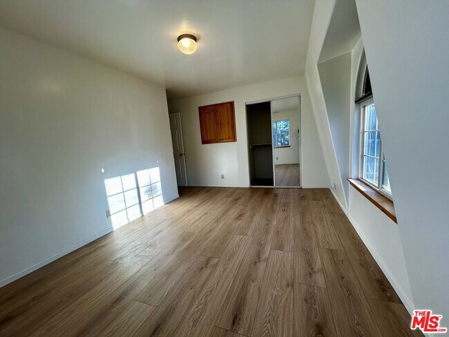 Building Photo - 525 Santa Barbara Ave