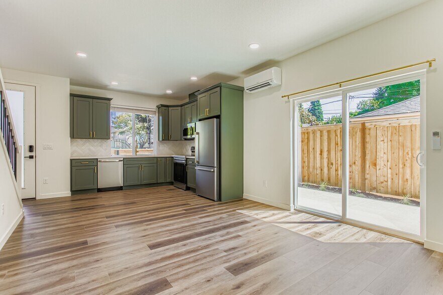 Building Photo - 4475 SE 28th Pl