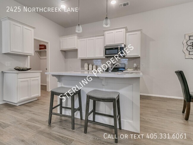 Building Photo - 2425 Northcreek Ln