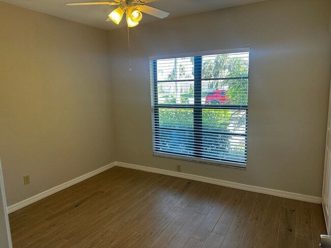 Building Photo - Sharp-Newly Remodeled Ground Floor Condo -...
