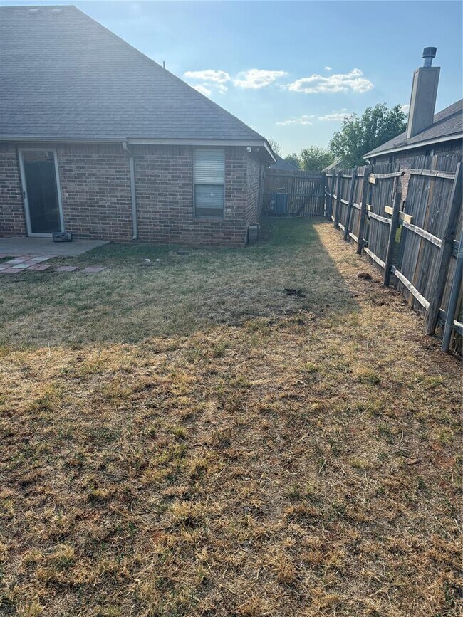 Building Photo - 3804 Matthew Dr