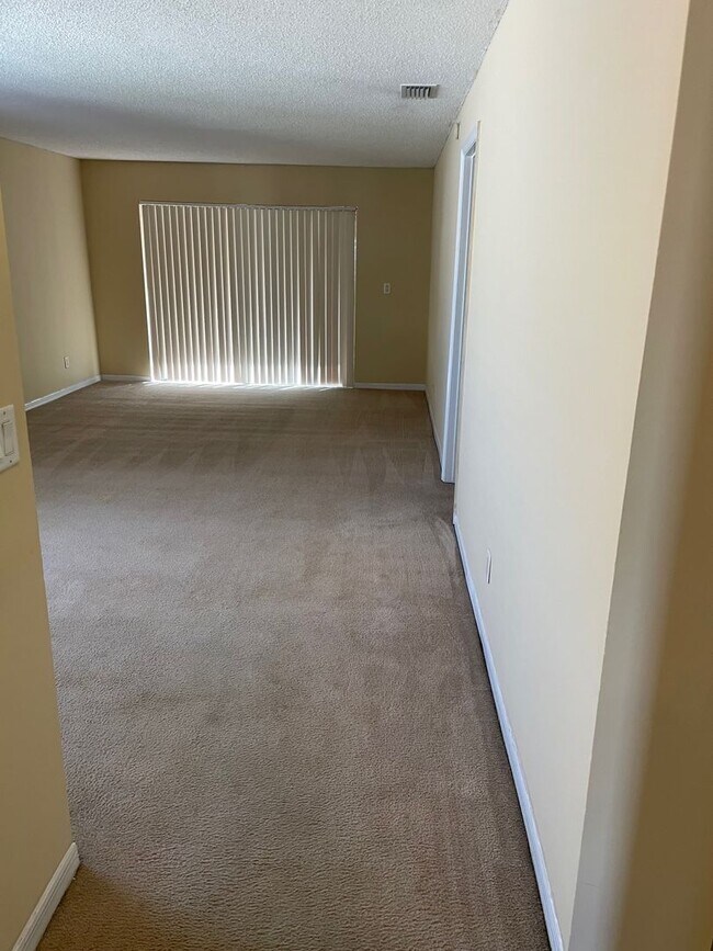 Building Photo - Coral Gardens Two bedroom condo