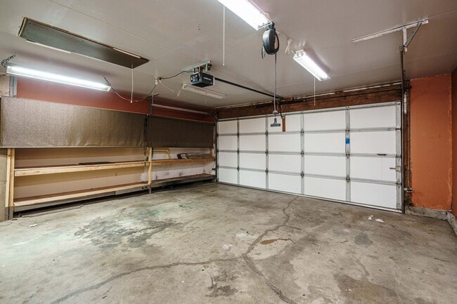 Building Photo - 3 Bedroom 2 Bath Single Level with Fence B...