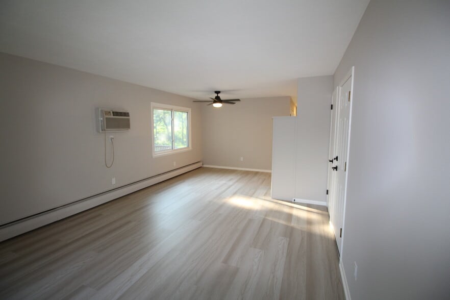 Building Photo - 630 W 1st St