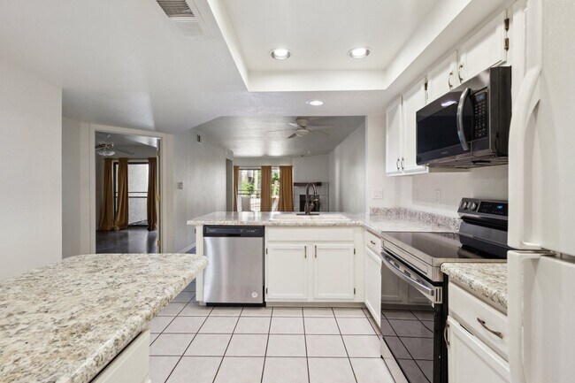 Building Photo - 205 N 74th St
