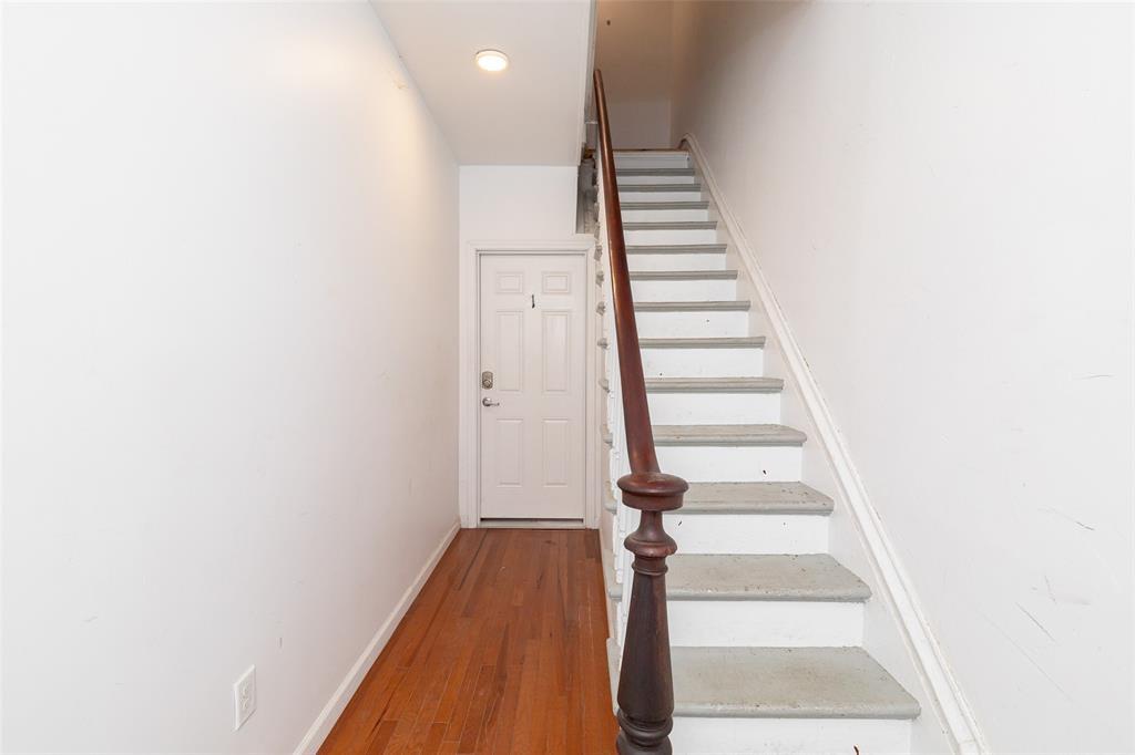foyer - 204 Mill St