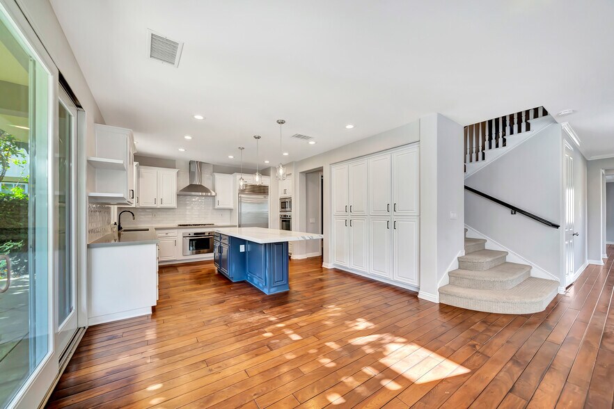 Building Photo - 4694 Luna Ct