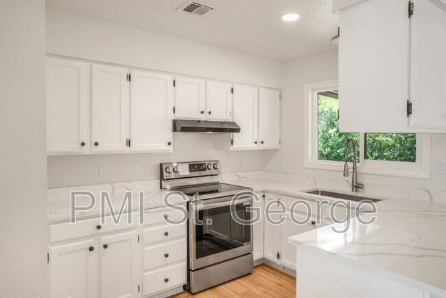 Building Photo - 1098 N 1900 W
