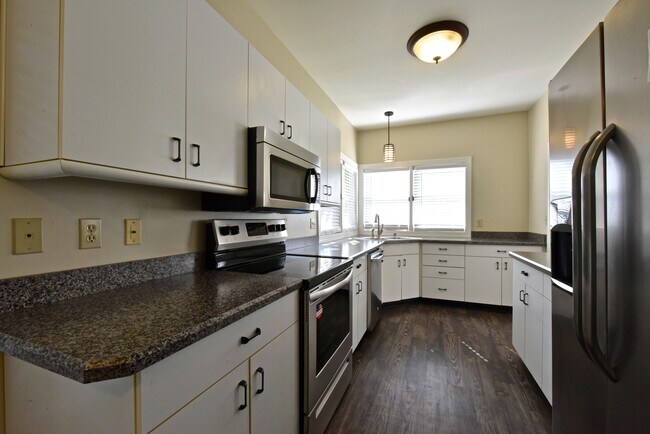 Building Photo - 688 Andover Village Plz