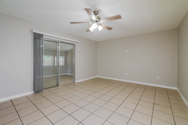 Building Photo - 239 Holiday Ln