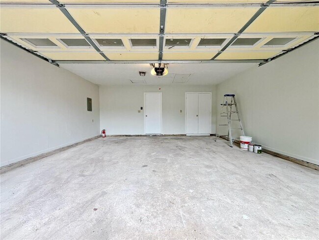 Building Photo - 11250 Ridge Hill Dr