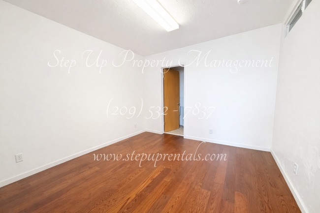 Building Photo - 69 S Washington St