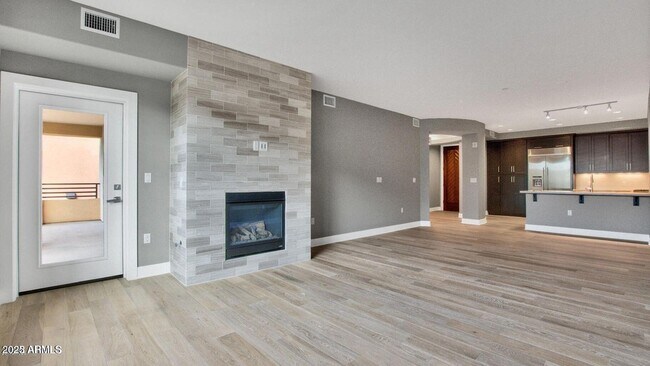 Building Photo - 4803 N Woodmere Fairway