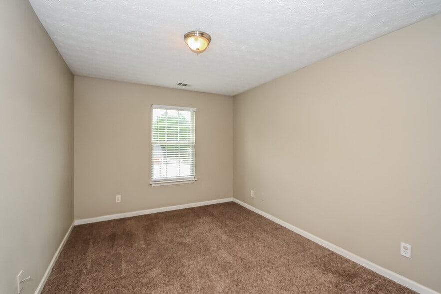 Building Photo - 213 Oak Grove Way