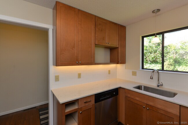 Building Photo - 186 Heritage Vlg