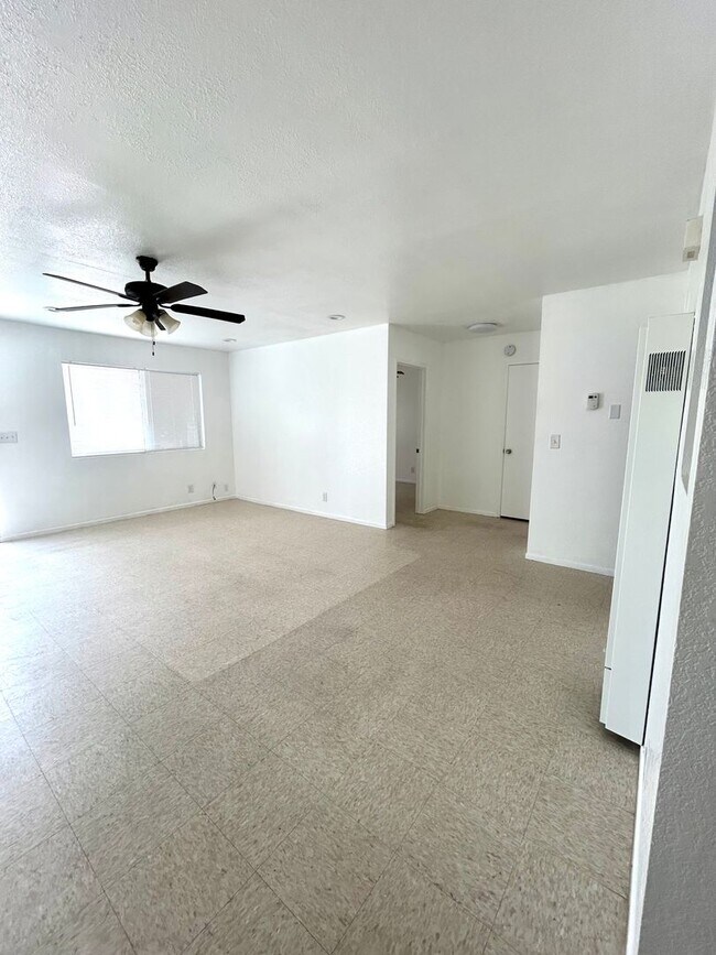 Building Photo - 2 Bedroom 1 Bathroom Home Close To Town