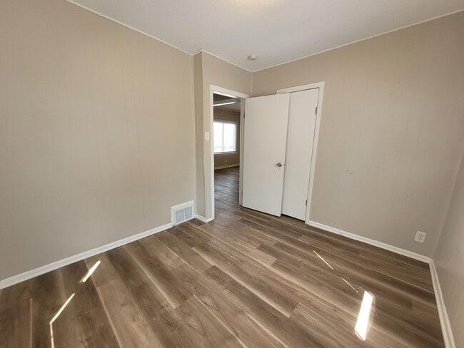 Building Photo - Pet Friendly Home near SW 9th, minutes fro...
