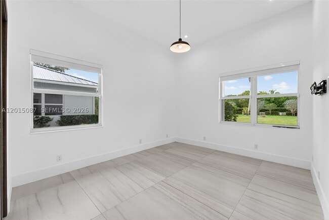 Building Photo - 2400 SW 112th Ave