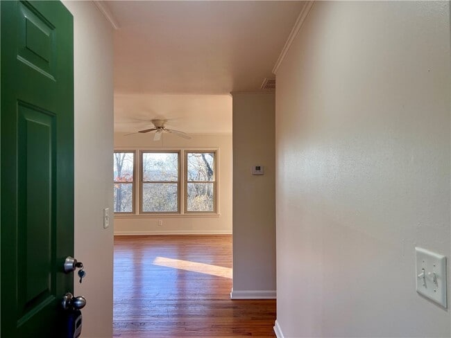 Building Photo - 921 E Rodgers Dr