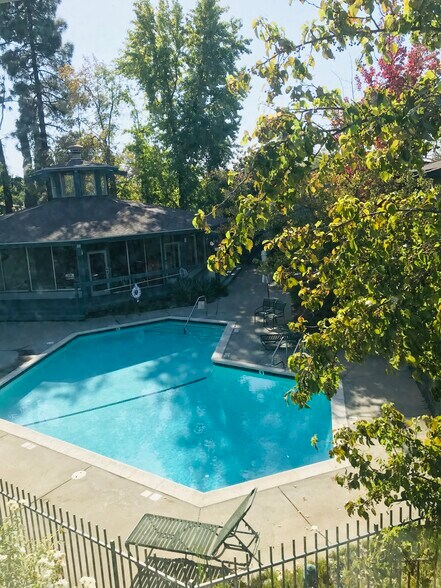 Building Photo - 1036 Oak Grove Rd. #110
