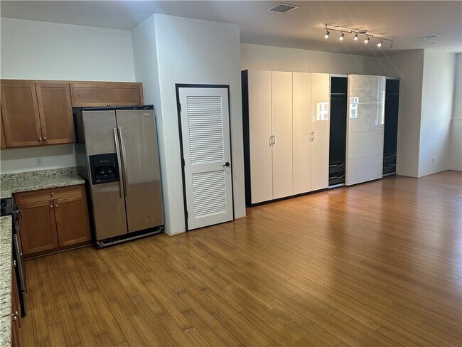 Building Photo - 255 W 7th St