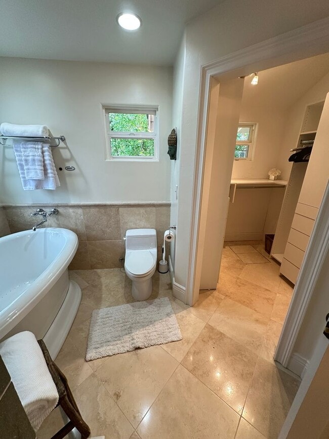 Building Photo - 4 Bed 4.5 Bath, Beautiful Home With Pool A...