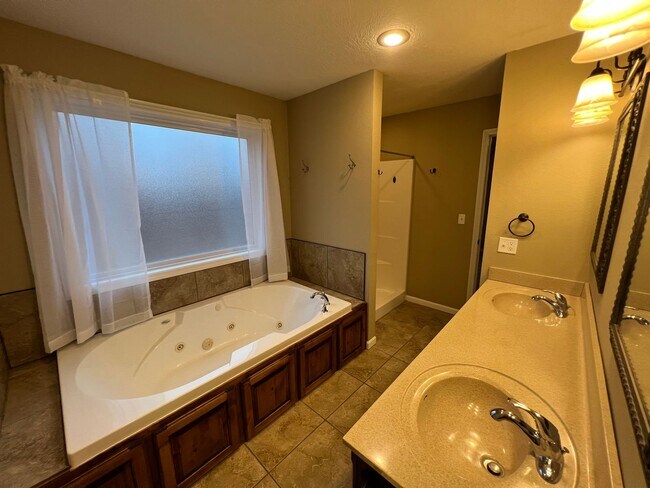 Building Photo - Single Family Home with  Guest House!