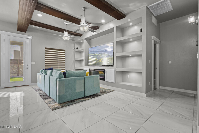 Building Photo - 2801 Tierra Garden Dr