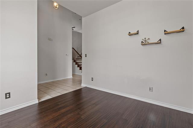 Building Photo - 1300 Oak St