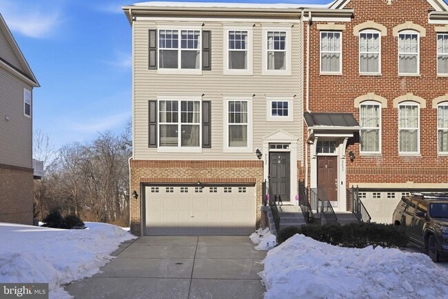 Building Photo - 9052 Isabel Ln