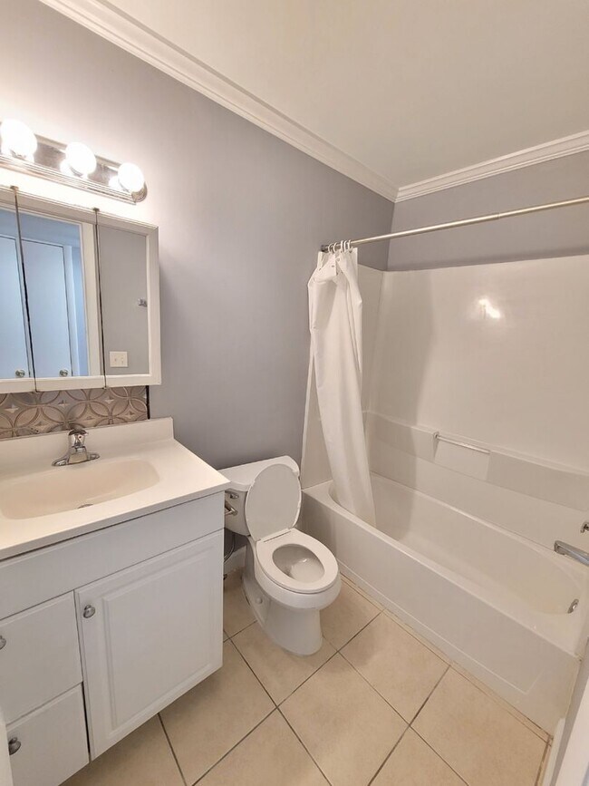 Building Photo - Historic St. Andrews!  Newly Remodeled! 1 bedroom 1 bath condo/1st Floor