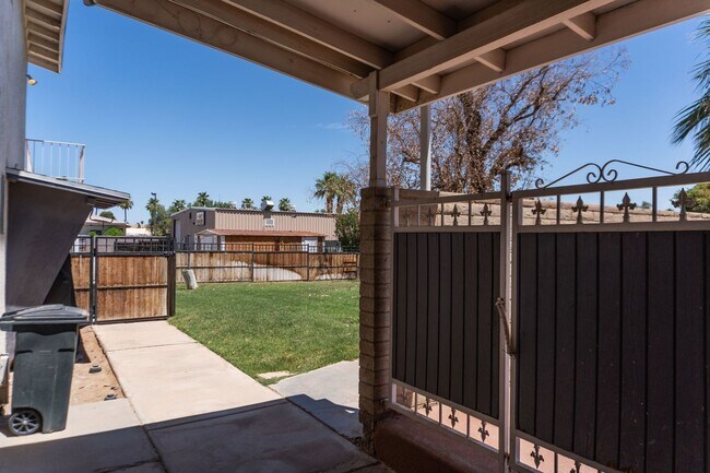 Building Photo - Spacious 3-Bedroom, 4-Bath Vintage Home wi...