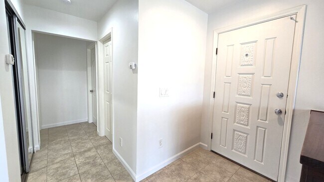 Building Photo - Lovely, 2Bd/2BA Single Story House: Large ...
