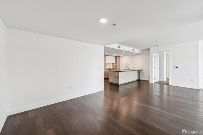 Building Photo - 718 Long Bridge St