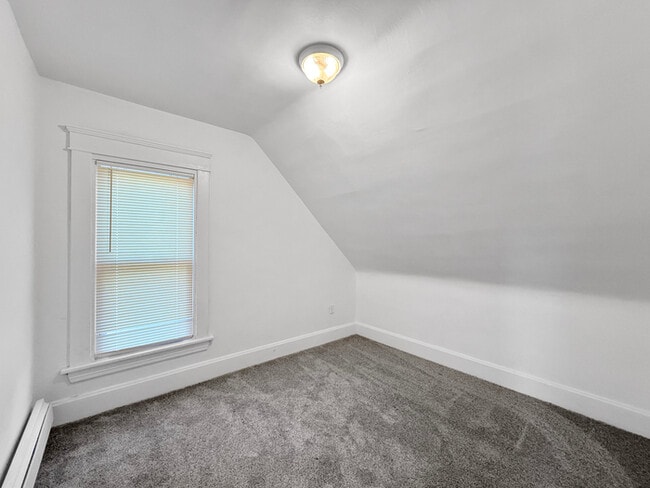 Building Photo - 3 bedroom 1 bathroom home for rent in Lorain