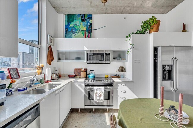 Building Photo - 133 NE 2nd Ave