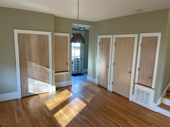 Building Photo - West Asheville, Green Built,  4 Bedroom, 4 Bathrooms. Two separate  living areas.