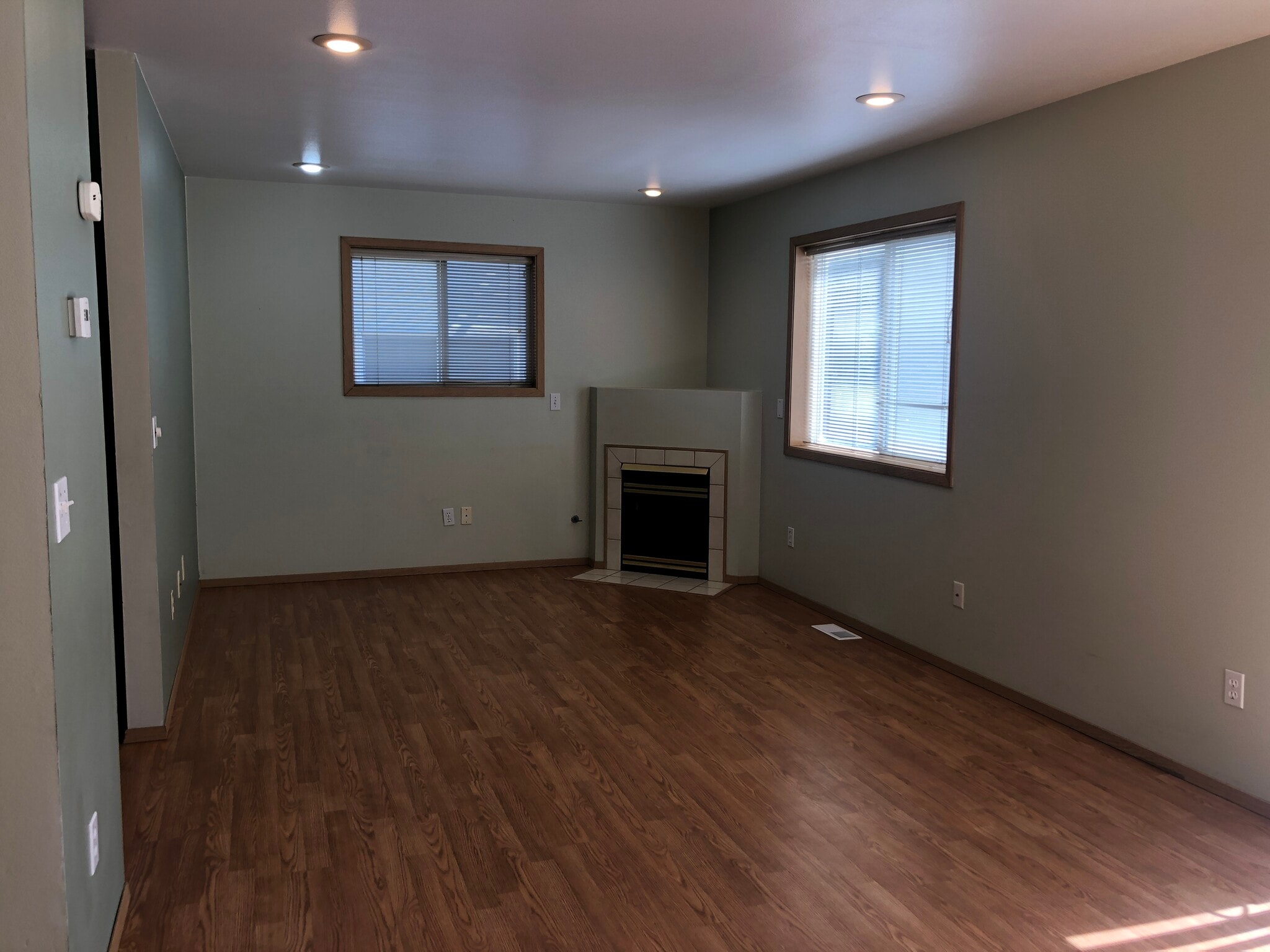 Building Photo - 247 NW Clay Ct