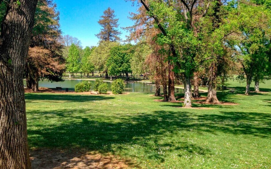 Building Photo - 1089 6th Ave