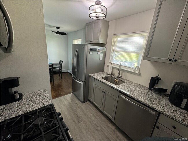 Building Photo - 12 Alpine Dr