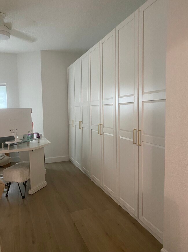 Building Photo - 705 Seagate Dr