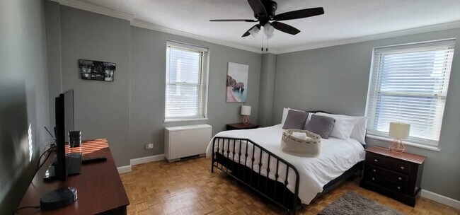 Building Photo - 300 W Peachtree St NW