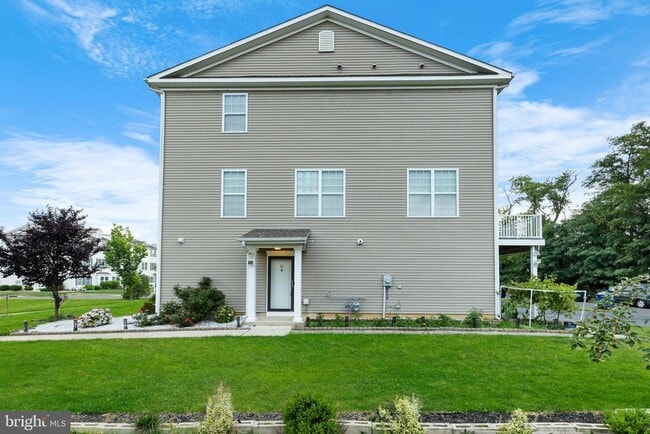 Building Photo - 42 Mountie Ln