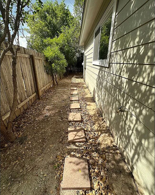 Building Photo - 9711 Chelsea Cir