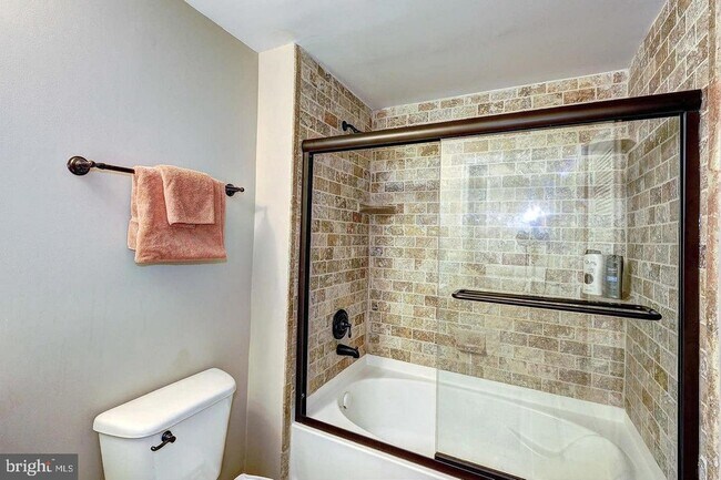 Building Photo - 2451 Midtown Ave