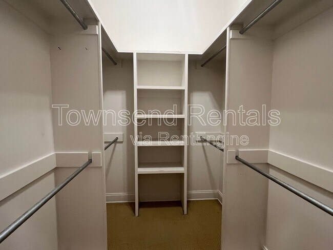 Building Photo - 2661 Lockwood Rd