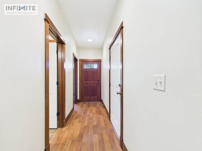 Building Photo - Charming 2-Bedroom, 2-Bath Home in Quiet N...