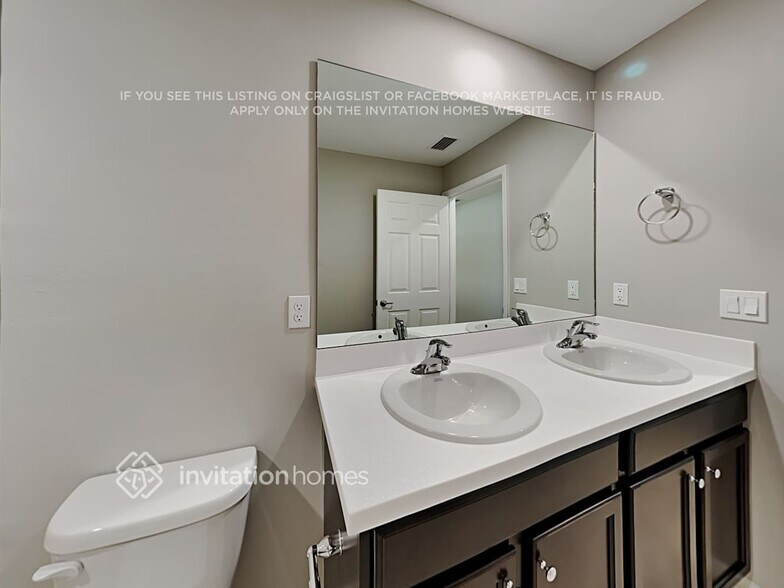 Building Photo - 679 SW Lucero Dr