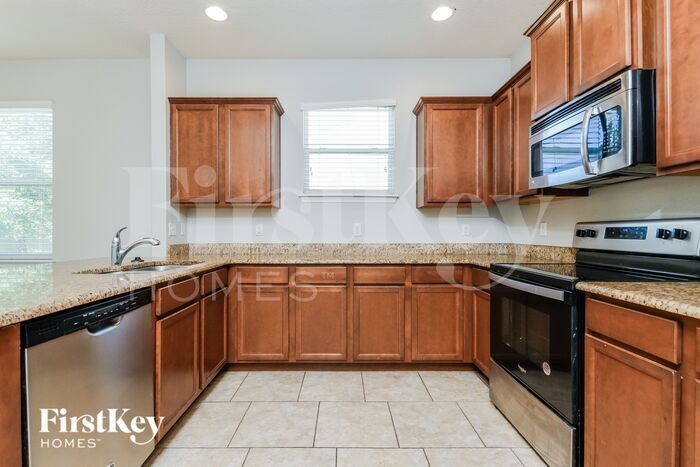 Building Photo - 1746 Sereno Dr