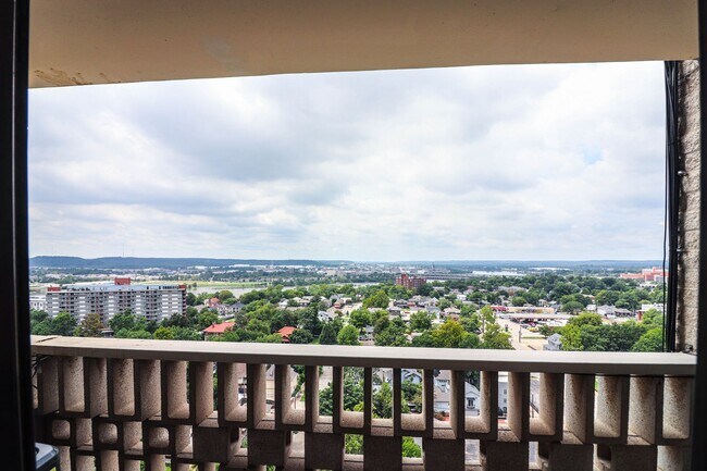 Building Photo - Liberty Towers condo